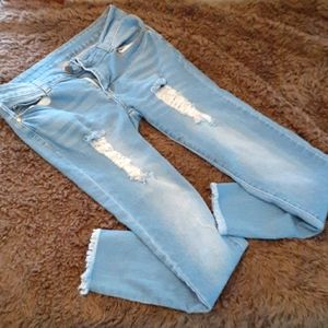 Distressed light jeans